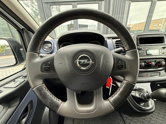 Opel Vivaro 12 of 18