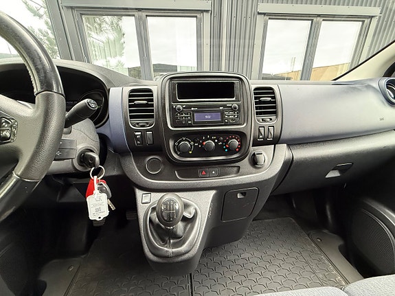 Opel Vivaro 11 of 18