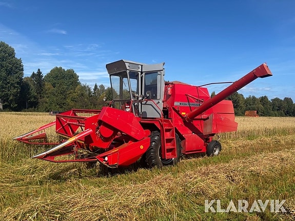 Skördetröska Massey Ferguson 330