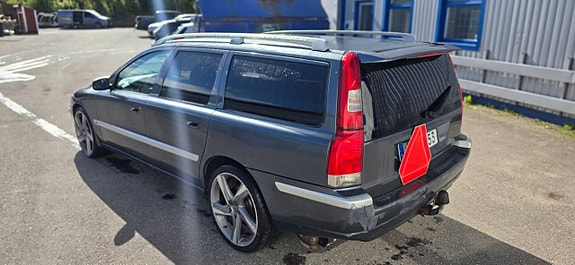Volvo V70 3 of 6