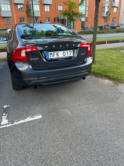 Volvo S60 2 of 6