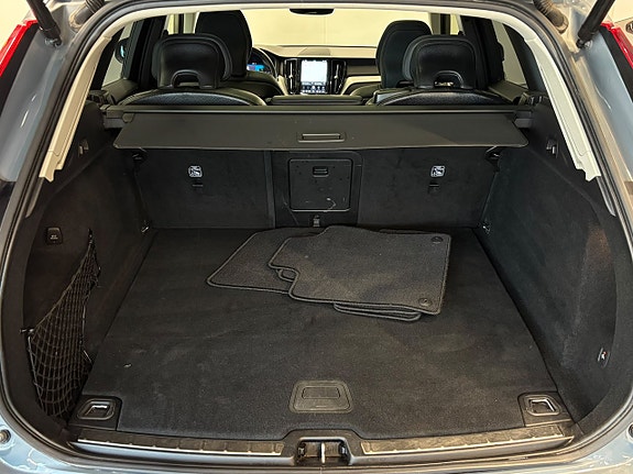 Volvo XC60 10 of 30