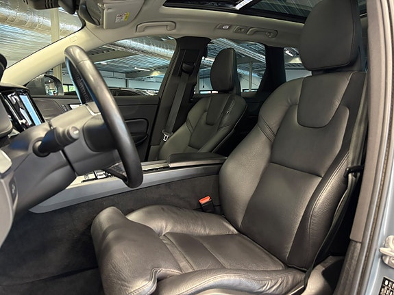 Volvo XC60 16 of 30