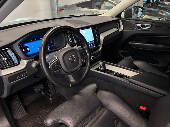 Volvo XC60 13 of 30