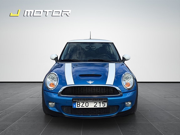 MINI Cooper S 8 of 14