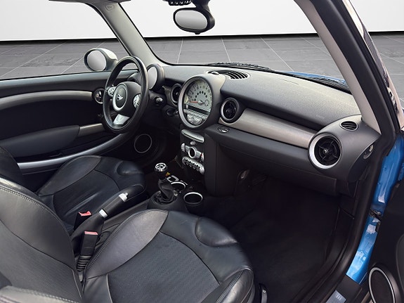 MINI Cooper S 10 of 14