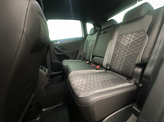 Volkswagen Tiguan 12 of 30