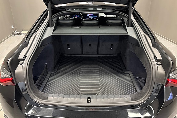 BMW i4 14 of 14