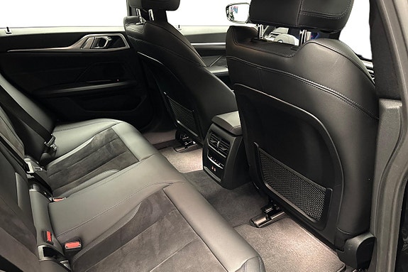 BMW i4 13 of 14