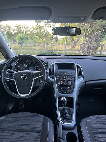 Opel Astra 8 of 12