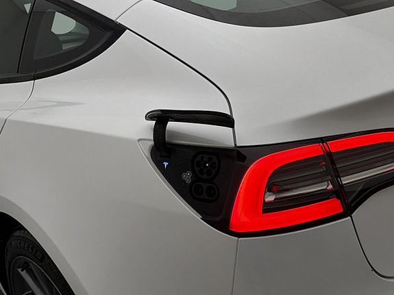 Tesla Model 3 13 of 30