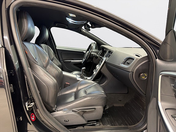 Volvo V60 14 of 17
