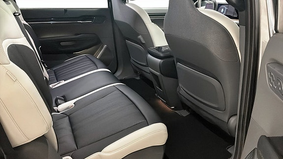 Kia EV9 5 of 12