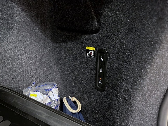 Volvo XC40 17 of 19