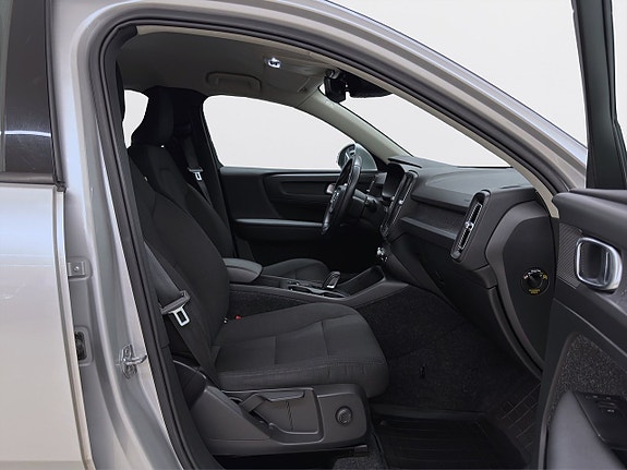 Volvo XC40 14 of 19