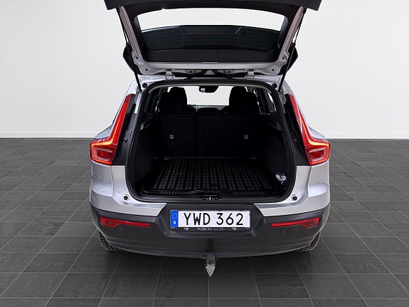 Volvo XC40 15 of 19