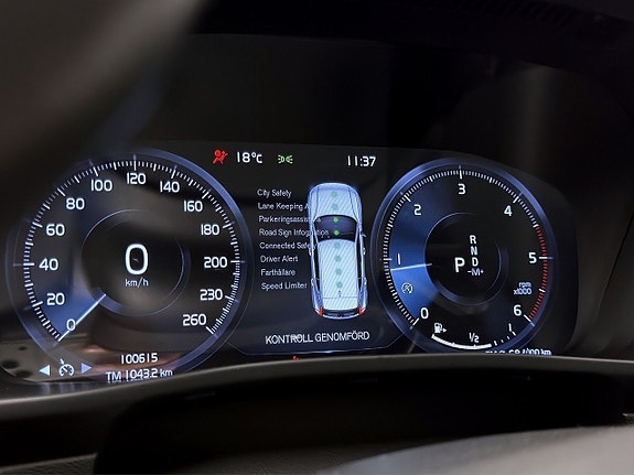 Volvo XC40 11 of 19