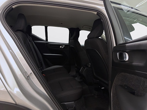 Volvo XC40 9 of 19