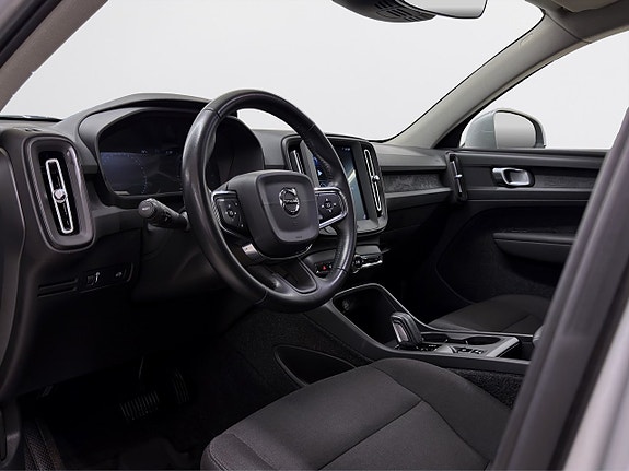 Volvo XC40 8 of 19