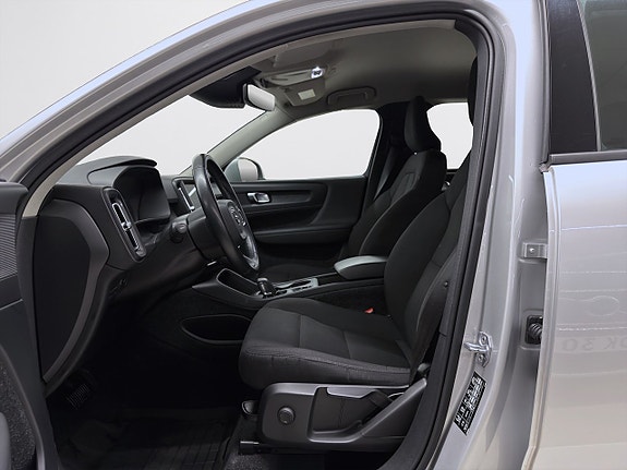 Volvo XC40 7 of 19