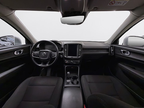 Volvo XC40 10 of 19