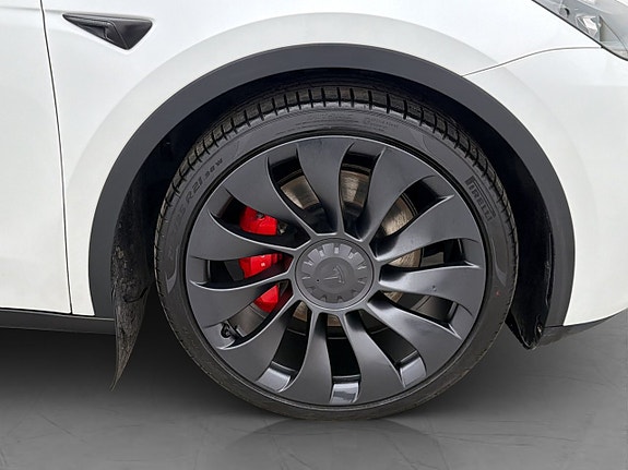 Tesla Model Y 14 of 30