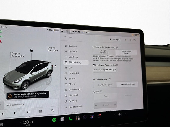 Tesla Model Y 28 of 30