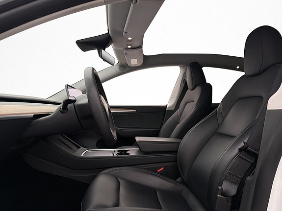 Tesla Model Y 16 of 30