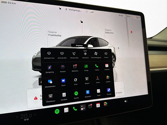 Tesla Model Y 24 of 30