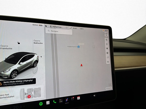 Tesla Model Y 25 of 30