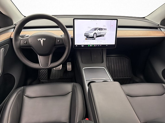 Tesla Model Y 18 of 30