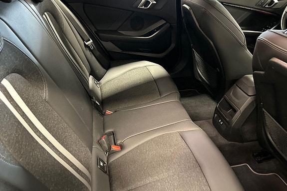 BMW 118i 7 of 18