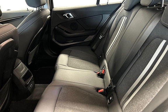 BMW 118i 11 of 18