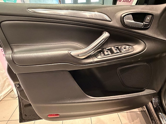 Ford S-MAX 6 of 12