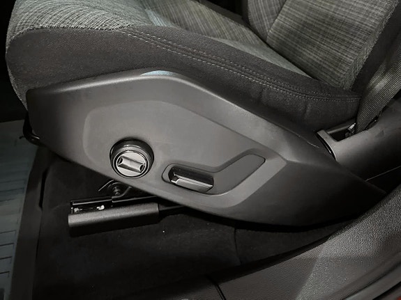 Volvo XC60 18 of 26