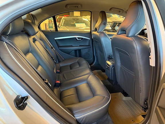 Volvo S80 18 of 30