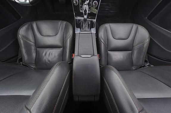 Volvo S60 Cross Country 9 of 23