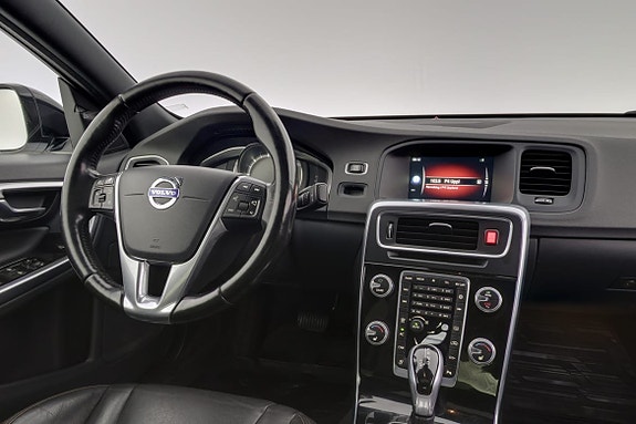 Volvo S60 Cross Country 8 of 23