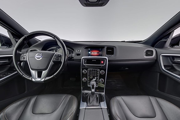 Volvo S60 Cross Country 7 of 23