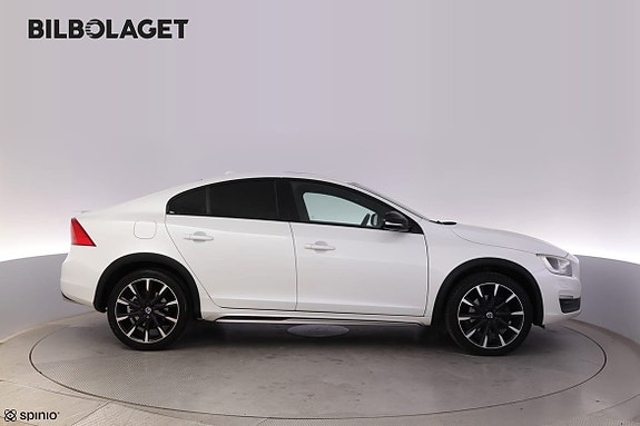 Volvo S60 Cross Country 2 of 23