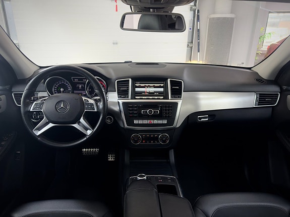 Mercedes-Benz ML350 11 of 18