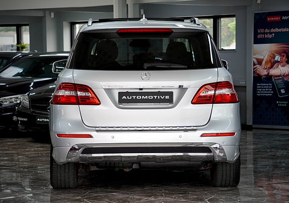 Mercedes-Benz ML350 3 of 18