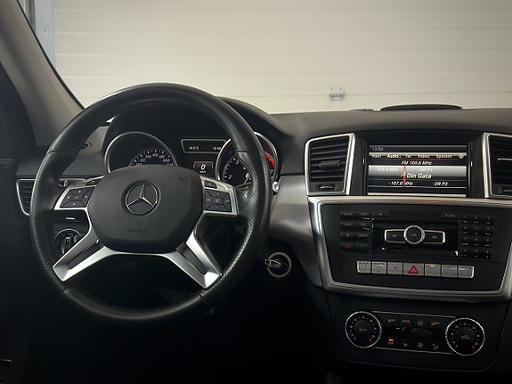 Mercedes-Benz ML350 13 of 18