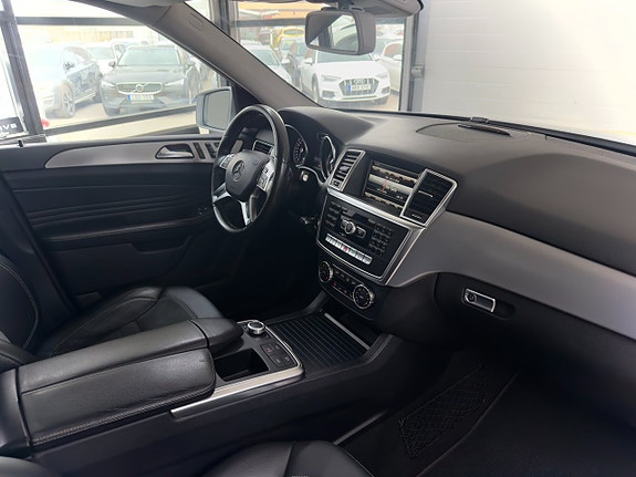Mercedes-Benz ML350 15 of 18