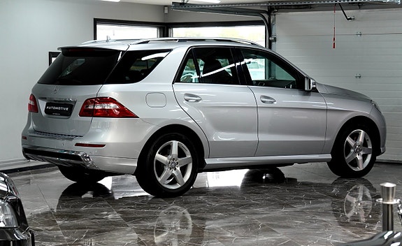 Mercedes-Benz ML350 5 of 18