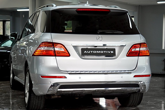 Mercedes-Benz ML350 7 of 18