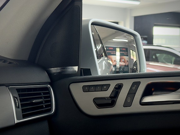 Mercedes-Benz ML350 14 of 18