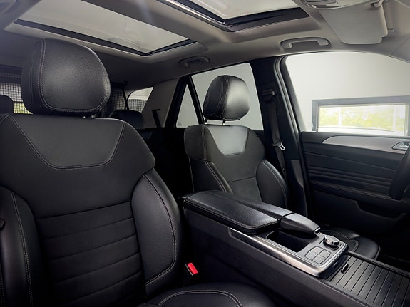 Mercedes-Benz ML350 9 of 18