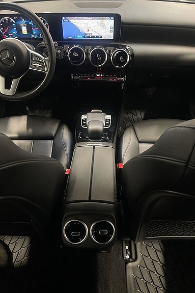 Mercedes-Benz A180 11 of 15