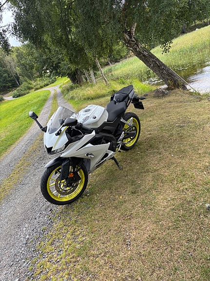 Yamaha YZF-R125 3 of 4